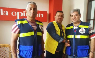 (De izquierda a derecha) Los promotores del cabildo abierto a Aguas Kpital: Hamilton Cobos, Francisco Puerto (presidente de la Asociación de Ediles de Cúcuta-Comuna Seis), y Francisco Palacio (veedor ciudadano de servicio público). Geraldin León