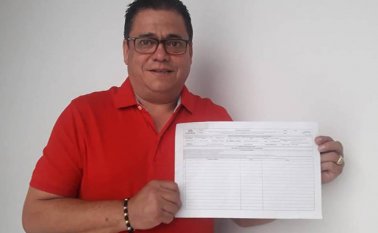 El expersonero Orlando Arturo Puentes decidió empezar a recoger firmas, luego de que no tuviera mucho eco en los partidos a los que acudió para buscar su aval a la Alcaldía de Cúcuta. Cortesía