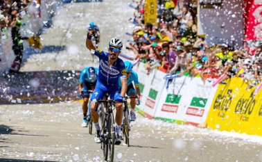 Con este triunfo, Deceuninck-Quick-Step se convierte en el equipo con más victorias de etapa y ciclistas líderes en el Tour. Tour Colombia 2.1