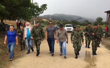“Las personas fueron maltratadas verbalmente. Luego de la presión que ejercieron las tropas los subversivos dejaron en libertad a los cinco hombres”, dijo el comandante de la Segunda División del Ejército. Cortesía