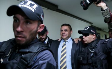 Al término de la diligencia a la que asistió el exoficial negó las actuaciones por el cual lo tienen ante los estrados judiciales.
Colprensa