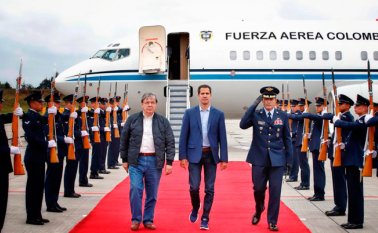 Guaidó fue recibido con honores de Jefe de Estado por el canciller Carlos Holmes Trujillo y entregó un saludo a las Fuerzas Militares colombianas. Colprensa