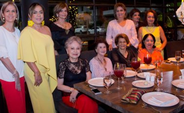 Lucía Eslava, Fabiola Hernández, Ligia Clavijo, Melany Canal, Dora Hadad, María Cristina Carvajal, Blanca Andrade, María Eugenia de Cristo, Raquel Clavijo y Judith de Gómez.   
 Alfredo Estévez / La Opinión