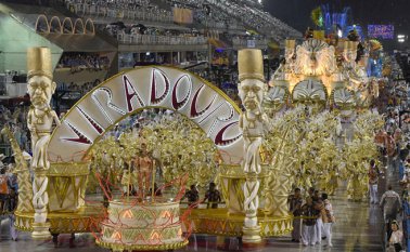 Se espera que siete millones de personas incluido un millón y medio de turistas participen de esta gigantesca fiesta al aire libre. AFP