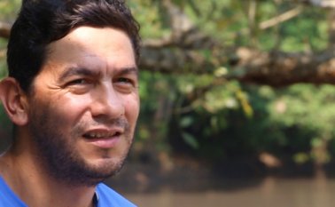 El cadáver es trasladado por el Cuerpo Técnico de Investigaciones (CTI) de la Fiscalía General de la Nación a la ciudad de Mitú para su respectiva identificación. El Colombiano