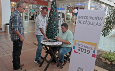 El proceso de inscripción de cédulas para las nuevas elecciones locales arrancó el 27 de octubre del año pasado y se extenderá hasta agosto. Además de la Registraduría, hay varios puntos especiales en los que se puede hacer el trámite. Archivo