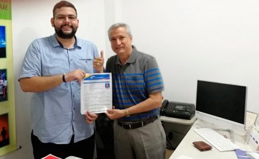 Guillemo Reyes inscribió su precandidatura al Concejo de Cúcuta en el Directorio Departamental Conservador. Lo acompaña el vicepresidente de esa directiva, Daniel Colmenares Especial