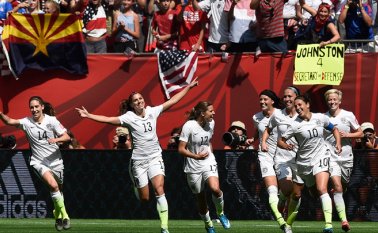 La selección estadounidense femenina defenderá su corona mundial en el torneo que se jugará en Francia del 7 de junio al 7 de julio, En la fase inicial enfrentará en el Grupo F a Tailandia, Chile y Suecia. AFP