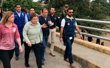 Dabbie Wasserman-Schultz y Donna Shalala, congresistas estadounidenses, estuvieron, ayer, en Tienditas, el puente Simón Bolívar y en el Hospital Erasmo Meoz. Cortesía