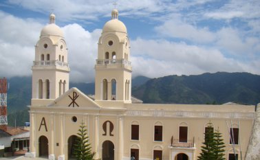 La situación provocó un aumento de precios en los alimentos y el cierre de establecimientos comerciales, ya que, según la oficina de la ONU, la población se ve impedida para trabajar la tierra "por la contaminación con dichos explosivos". Archivo
