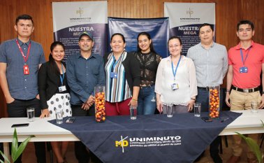Sergio Meza, Patricia Peña, Juan Morales, Teresa Peña, Karen Pérez, Yirley del Carmen Velandia, el docente investigador Herminio Pabón y Farid Rincón. César Obando