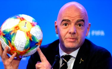 Gianni Infantino, presidente de la fifa, hizo ayer la recomendación que se definirá el próximo mes de junio. Archivo