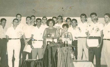El grupo de los sobrevivientes y los amigos del baloncesto tradicional se reúnen este sábado en la ciudad. La Opinión