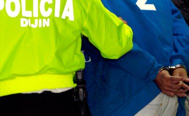 La investigación arrojó que los procesados, mediante la modalidad de suplantación de autoridad, utilización de prendas de uso privativo de la Policía y consentimiento de servidores públicos de esa institución, simulaban allanamientos, órdenes de captura o decomisos e incautaciones de vehículos, para cometer hurtos.  Colprensa