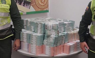 Según la Policía, ese dinero es traído a Colombia para hacerle un proceso que permite reutilizar el papel para falsificar dólares. Policía Nacional