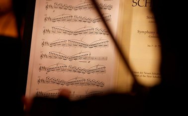 En un concierto en Londres se interpretó una versión inédita de la Sinfonía núm. 8 de Schubert, conocida comúnmente como ‘the unfinished symphony’, o “la sinfonía inconclusa’), que fue terminada por el compositor Lucas Cantor. Colprensa