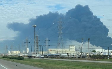 El incendio estalló el pasado domingo y hasta ayer se logró su extinción total. AFP