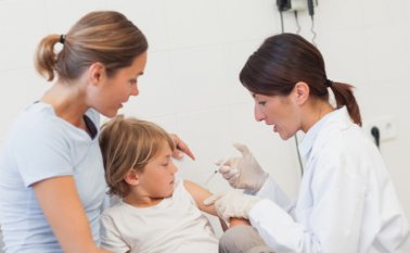 Un video con una narración que se proyecta durante 3 o 4 minutos en los lentes de realidad virtual mientras el paciente es canalizado. Internet