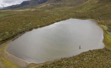 Si antes los indígenas tenían sus fuentes a unos cinco o siete km, ahora deben recorrer hasta 17 km para llevar el agua hasta sus aldeas desde pozos que están sobre los 4.000 metros de altura. AFP
