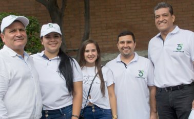 Álvaro Omar Soto, Paola Sayago, Estefanía Hincapié, Héctor Mendoza y Jorge Enrique Pinzón. La Opinión