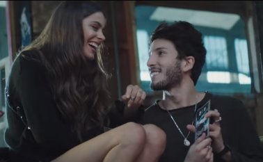 En la el video de la canción Cristina participa la cantante argentina Tini. Captura de video