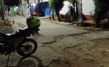El hombre cayó a mitad de la cuadra cuando corría herido a bala. La Opinión