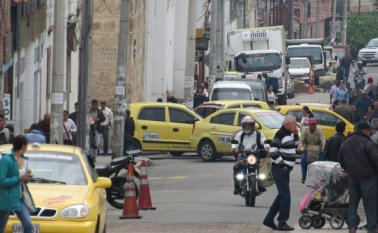 El gremio de los taxistas logró un acuerdo con el alcalde (e) Reinaldo Silva, para la pavimentación de vías urbanas y la firma de un convenio con la Policía de Tránsito para mantener el tráfico en orden. Roberto Ospino