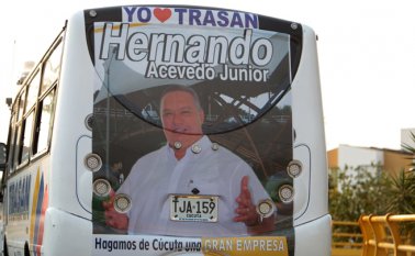 En Cúcuta, desde finales del año pasado, varios son los mensajes que se han instalado no solo en vallas, sino en vehículos de transporte público, promocionando precandidatos a las elecciones de octubre.
 Archivo