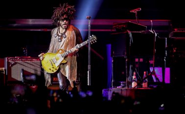 A la psicodelia entre rock y funk con que Lenny abrió el concierto le siguieron clásicos de ritmo más pesado como ‘Dig in’ y ‘American woman’. EFE