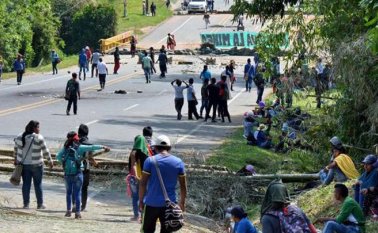 La Asociación Colombiana de Prestadores de Leche, dijo que el cierre de la vía Panamericana ya deja pérdidas económicas para el sector de $3.000 millones.
Colprensa