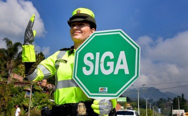 Acompañamiento de la Policía Nacional en las vías. Colprensa