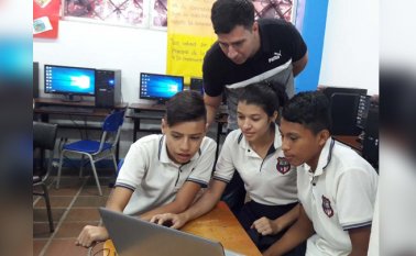 El profesor Eduardo Pérez estará por una semana en el evento de la compañía llamado Microsoft Education Exchange 2019, junto a maestros de todo el mundo.
Cortesía
