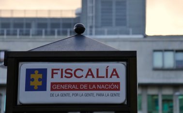 De acuerdo con el magistrado Luis Guillermo Guerrero, ponente del tema, “la JEP tiene competencias definidas con las investigaciones y que no tiene competencia en materia de reparación material para las víctimas”. Colprensa