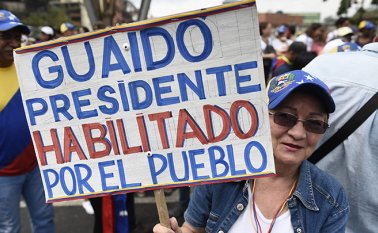 En la marcha opositora se vieron expresiones como esta en favor del líder opositor Juan Guaidó. AFP