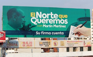 Los candidatos por firmas que buscan llegar a la contienda del 27 de octubre, son quienes más se han mostrado públicamente a través de vallas, avisos, afiches y demás. Archivo