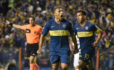 El cuadro xeneize, firme candidato a volver a levantar un trofeo que se le resiste desde que en 2007 logró el último de sus seis títulos, llega a Curitiba (sur de Brasil) como líder de grupo con cuatro puntos, y una victoria en la tercera jornada le allanaría mucho el terreno hacia los octavos de final. Twitter