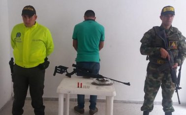 El detenido por el delito de fabricación, porte o tráfico de estupefacientes quedó a disposición de la Unidad de Reacción Inmediata (URI) de la Fiscalía. Policía Nacional