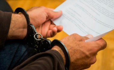 Las autoridades del Ministerio Público (MP) iniciaron las investigaciones de este hecho luego de retirar los cadáveres, mientras el joven fue detenido. Internet