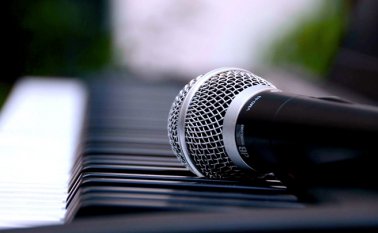 La estrella pop tayika incumplió la ley que impone celebrar las fiestas privadas "en el círculo familiar". Internet