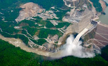 En el momento de su inundación, el 10 mayo de 2018, la casa de máquinas estaba provista con equipos avaluados en 110 millones de dólares, cuyos daños serán cubiertos por el seguro, para garantizar que los generadores 3 y 4 estén entrando "posiblemente" en servicio en 2021. EFE