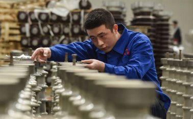 Uno de los riesgos de la economía mundial es que Estados Unidos y China no pacten el fin de la guerra arancelaria. AFP