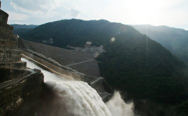Este anuncio se da cuando EPM adelanta todo un proceso de recuperación de la casa de máquinas, lugar por donde tuvo que ser evacuado el río Cauca para evitar que el nivel del agua superara la presa y se ocasionara un desastre sin precedentes en el país. Colprensa