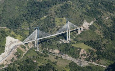 La Contraloría buscará establecer responsabilidades sobre las irregularidades encontradas en la construcción del puente Hisgaura, en Santander.
Colprensa