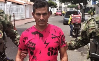 Benavides Quintero es señalado de intimidar a la población con el cobro de extorsiones y de ser el responsable de homicidios. Ejército Nacional