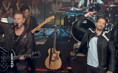 La banda de pop rock mexicana Maná lanzó una versión de su popular clásico “Rayando el sol” con el español Pablo Alborán. Internet