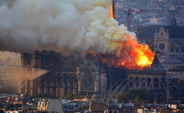 Para muchos franceses y turistas de todo el mundo, “París nunca volverá a ser como antes”, después del incendio del lunes.
AFP