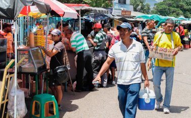 La percepción general, en sectores como La Parada, es que los migrantes se han adueñado del mercado laboral informal. El Dane está midiendo la incidencia de esta población en las tasas de informalidad de todo el país.
 Archivo