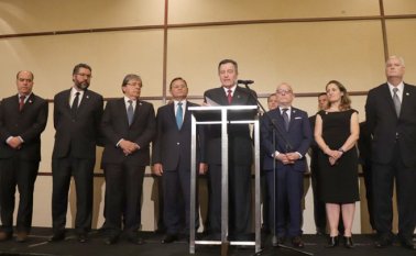 Los Cancilleres del Grupo de Lima al anunciar su declaración, tras reunirse por varias horas ayer en Santiago, Chile. Colprensa