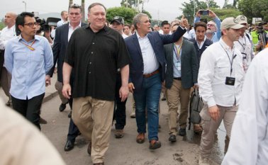 El secretario de Estado de Estados Unidos, Mike Pompeo, estuvo el domingo, durante unos escasos minutos en el puente Simón Bolívar. Archivo La Opinión