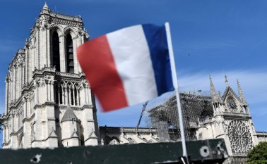 El ministro francés de Cultura, Franck Riester, había alertado también esta semana sobre la multiplicación de páginas web que piden donaciones para financiar la reconstrucción de la catedral gótica de 850 años de antigüedad. AFP